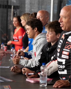 Morgen meer races en demonstraties